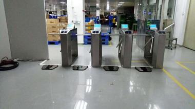 ESD斜角帶屏 東莞盛大凈化 (1).jpg